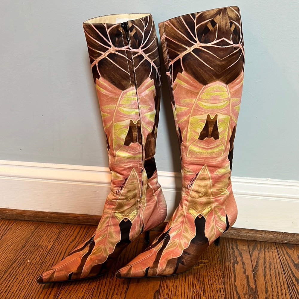 Roberto Cavalli woman boot. Size 38, fits like a 7